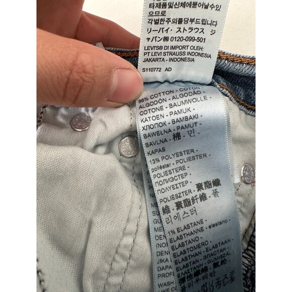 Levi's Wedgie Straight Leg Light Wash Blue Distressed Frayed Hem Waist 26 26x28 - Picture 8 of 9